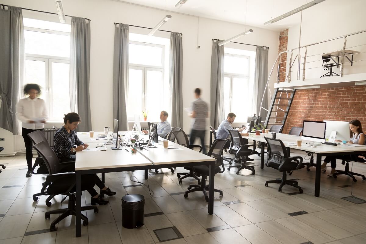 Savoir vivre w biurze – zasady kultury pracy
